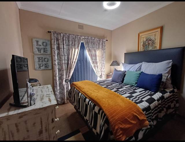 3 BEDROOM HOUSE FOR SALE IN VANDERBIJLPARK SE 6